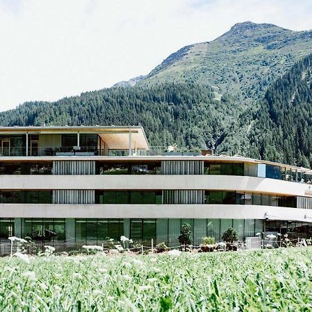 Hotel Arlmont 4 Stern Superior サンクト・アントン・アム・アールベルク エクステリア 写真